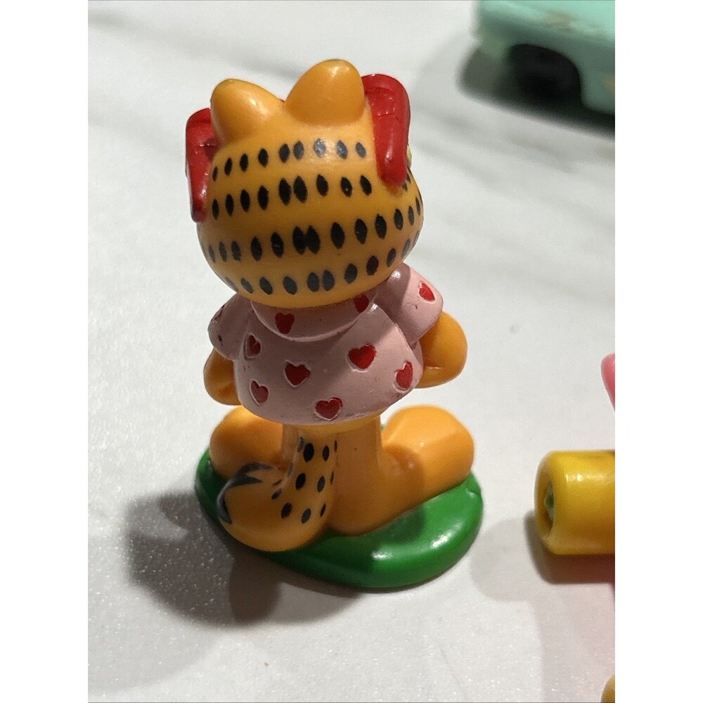 Sweet PAWS GARFIELD Vinyl Rubber PVC Figure VALENTINES DAY Heart Glasses Shirt - Picture 2 of 4